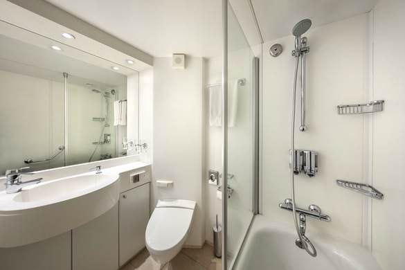 MSC Cruises MSC Lirica Junior Suite Aurea Bathroom ©MSC Rights - Ivan Sarfatti.jpg